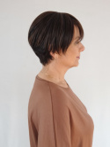 Peruka "Sofi" ciemny brąz z jasnobrązowymi reflekskami, włosy krótkie z grzywką na bok, damska syntetyczna -termiczna