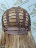 Peruka "Iga" kolor karmelowy blond sombre, fryzura Bob włosy półdługie proste z grzywka, damska syntetyczna - termiczna