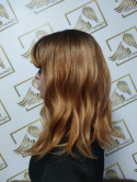 Peruka "Margaret" kolor karmelowy brąz ombre, fryzura włosy półdługie falowane z grzywką, damska syntetyczna - termiczna